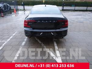 Usados Parachoques trasero Volvo S90 II 2.0 T4 16V Precio € 600,00 Norma de margen ofrecido por van Deijne Onderdelen Uden B.V.