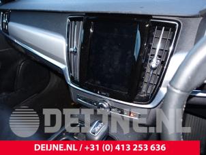 Usados Controlador de pantalla multimedia Volvo S90 II 2.0 T4 16V Precio de solicitud ofrecido por van Deijne Onderdelen Uden B.V.