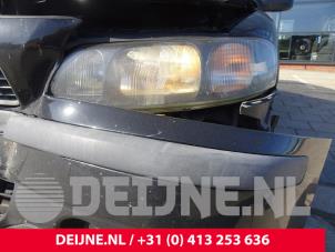 Używane Reflektor lewy Volvo S60 I (RS/HV) 2.4 20V Bi-fuel LPG Cena na żądanie oferowane przez van Deijne Onderdelen Uden B.V.