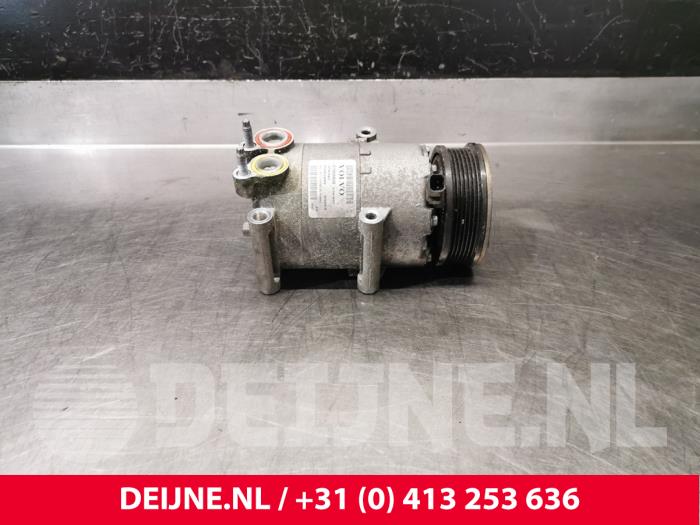Air conditioning pump from a Volvo V60 I (FW/GW) 1.6 T3 16V