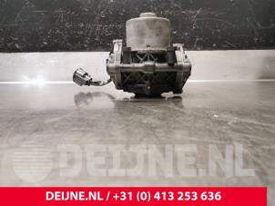 Używane Pompa prózniowa wspomagania hamulców Volvo XC90 II 2.0 T8 16V Twin Engine AWD Cena € 150,00 Procedura marży oferowane przez van Deijne Onderdelen Uden B.V.