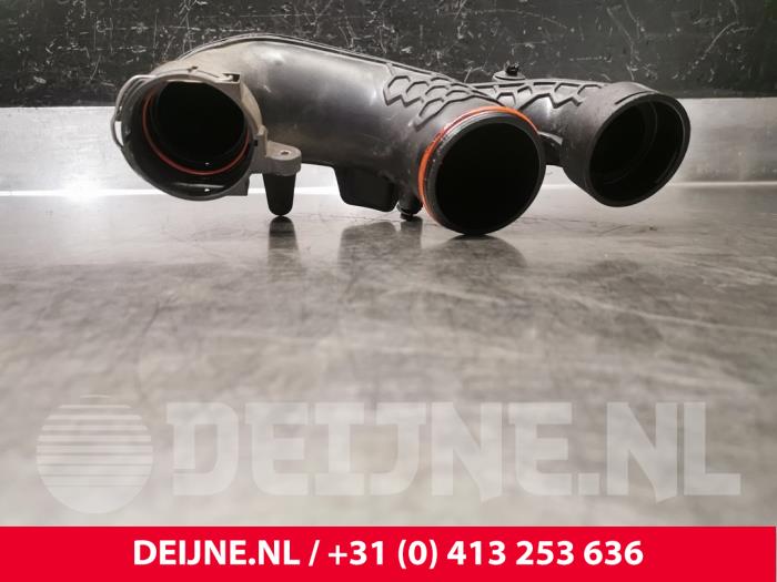 Używane Rezonator powietrza Ford Transit Custom 2.0 TDCi 16V Eco Blue 105 Cena € 72,60 Z VAT oferowane przez van Deijne Onderdelen Uden B.V.