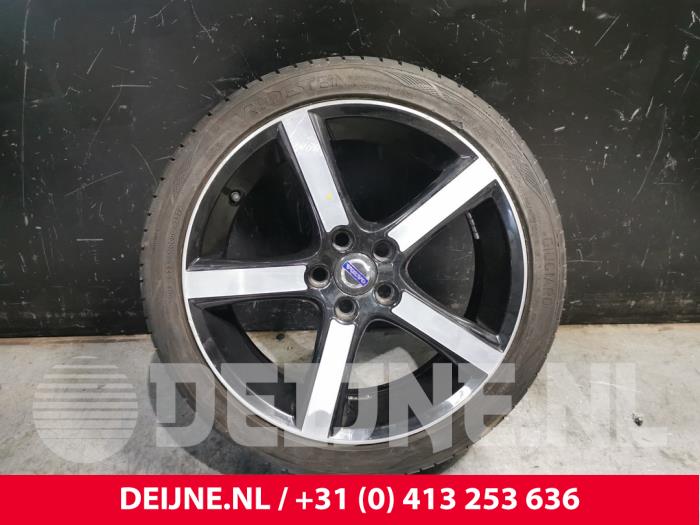 Set of wheels from a Volvo V40 (MV) 2.0 D2 16V 2015