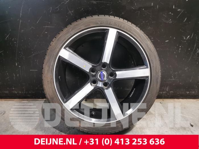 Set of wheels from a Volvo V40 (MV) 2.0 D2 16V 2015