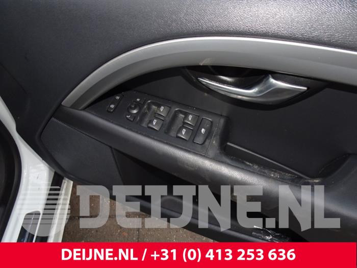 Interruptor de ventanilla eléctrica de un Volvo V70 (BW) 2.0 D3 20V 2013