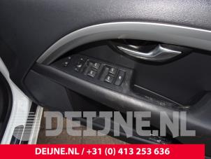 Usagé Commutateur vitre électrique Volvo V70 (BW) 2.0 D3 20V Prix sur demande proposé par van Deijne Onderdelen Uden B.V.