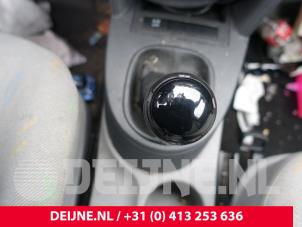 Usados Palanca de cambios Volkswagen Caddy III (2KA,2KH,2CA,2CH) 1.9 TDI Precio de solicitud ofrecido por van Deijne Onderdelen Uden B.V.