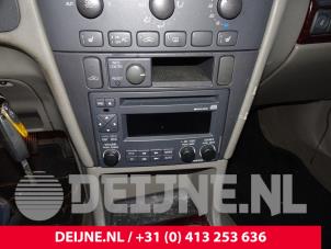 Used Radio Volvo S40 (VS) 1.8 16V Price on request offered by van Deijne Onderdelen Uden B.V.