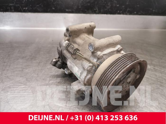 Usagé Pompe clim Renault Kangoo Express (FW) 1.5 dCi 90 FAP Prix € 93,78 Prix TTC proposé par van Deijne Onderdelen Uden B.V.