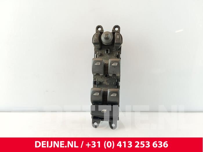 Usados Interruptor de ventanilla eléctrica Volvo V60 I (FW/GW) 2.0 D3 20V Precio € 50,00 Norma de margen ofrecido por van Deijne Onderdelen Uden B.V.