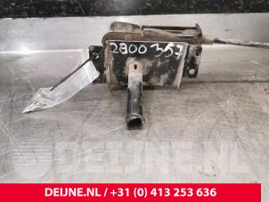 Używane Mechanizm zawieszenia kola zapasowego Mercedes Vito (447.6) 1.6 111 CDI 16V Cena € 84,70 Z VAT oferowane przez van Deijne Onderdelen Uden B.V.