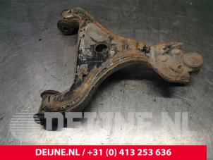 Used Front lower wishbone, left Mercedes Vito (639.6) 2.2 109 CDI 16V Price € 60,50 Inclusive VAT offered by van Deijne Onderdelen Uden B.V.