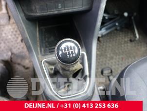 Używane Dzwignia zmiany biegów Volkswagen Caddy IV 1.4 TGI BlueMotion Cena na żądanie oferowane przez van Deijne Onderdelen Uden B.V.