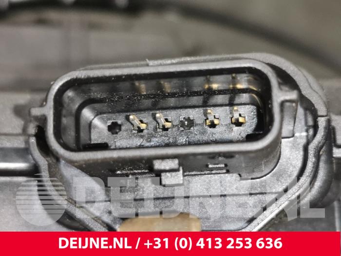 Door lock mechanism 2-door, right from a Renault Trafic (1FL/2FL/3FL/4FL) 1.6 dCi 125 Twin Turbo 2018