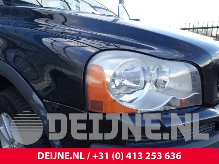Używane Reflektor prawy Volvo XC90 I 2.9 T6 24V Cena € 250,00 Procedura marży oferowane przez van Deijne Onderdelen Uden B.V.