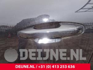 Używane Uchwyt drzwi lewych przednich wersja 4-drzwiowa Volvo XC40 (XZ) 2.0 D3 16V Cena na żądanie oferowane przez van Deijne Onderdelen Uden B.V.