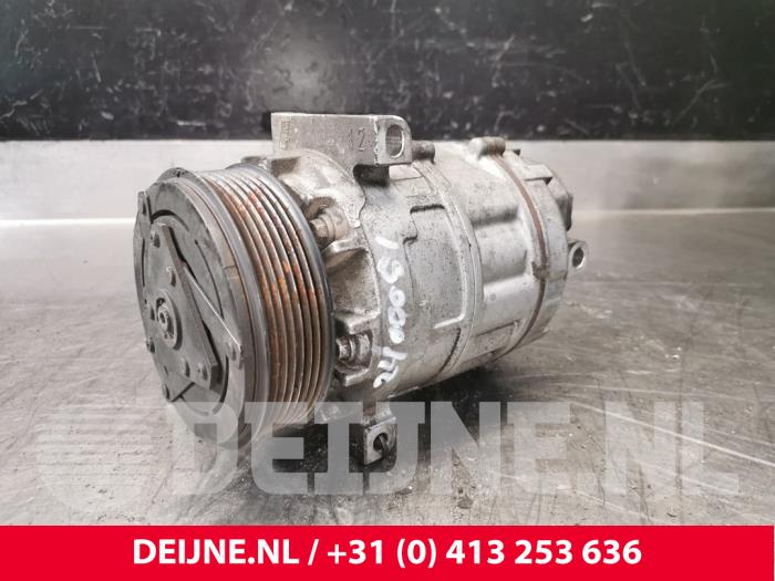 Air conditioning pump from a Opel Movano 2.3 CDTi 16V FWD 2013