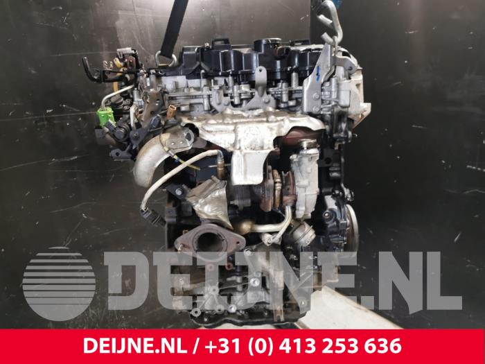 Motor van een Opel Movano 2.3 CDTi 16V FWD 2013