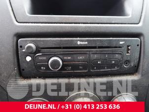 Gebrauchte Radio Opel Movano 2.3 CDTi 16V FWD Preis auf Anfrage angeboten von van Deijne Onderdelen Uden B.V.
