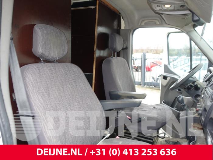 Sitz rechts van een Opel Movano 2.3 CDTi 16V FWD 2013