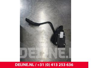 Used Accelerator pedal Renault Trafic New (FL) 2.0 dCi 16V 90 Price € 48,40 Inclusive VAT offered by van Deijne Onderdelen Uden B.V.