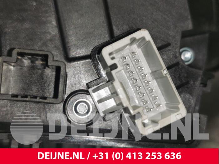 Commutateur combi colonne de direction d'un Renault Trafic (1FL/2FL/3FL/4FL) 2.0 dCi 16V 130 2023