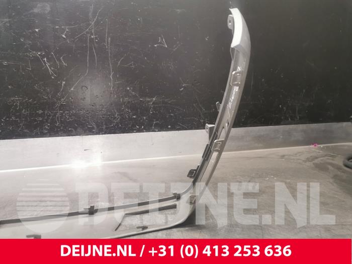 Dashboard decoration strip from a Mercedes-Benz Sprinter 3t (906.61) 211 CDI 16V 2009
