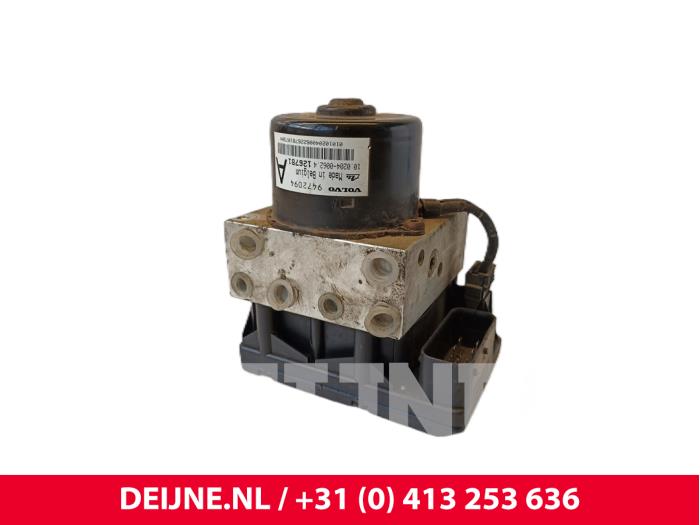 Używane Pompa ABS Volvo C70 (NK) 2.5 Turbo LPT 20V Cena € 100,00 Procedura marży oferowane przez van Deijne Onderdelen Uden B.V.