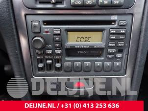 Gebrauchte Radio Volvo C70 (NK) 2.5 Turbo LPT 20V Preis auf Anfrage angeboten von van Deijne Onderdelen Uden B.V.