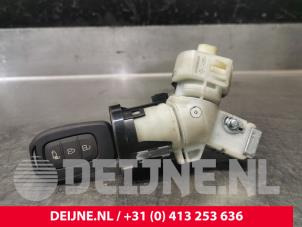 Used Ignition lock + key Renault Trafic (1FL/2FL/3FL/4FL) 2.0 dCi 16V 130 Price € 90,75 Inclusive VAT offered by van Deijne Onderdelen Uden B.V.