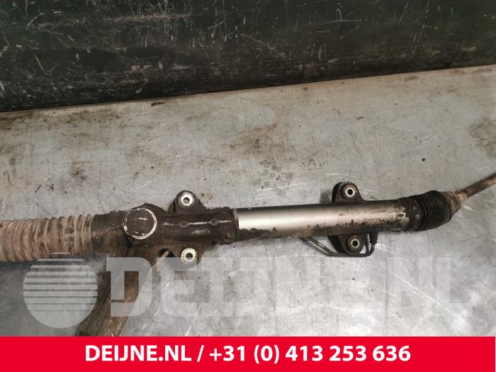 Power steering box from a Mercedes-Benz Sprinter 2t (901/902) 208 CDI 16V 2000