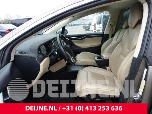 Usados Airbag set + dashboard Tesla Model X P90D Precio € 2.420,00 IVA incluido ofrecido por van Deijne Onderdelen Uden B.V.