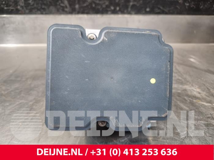 Używane Pompa ABS Mercedes Vito (447.6) 1.7 110 CDI 16V Cena € 242,00 Z VAT oferowane przez van Deijne Onderdelen Uden B.V.