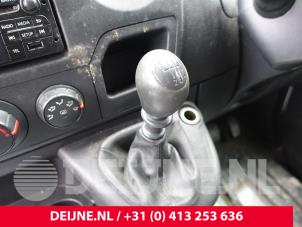 Usados Palanca de cambios Renault Master IV (FV) 2.3 dCi 125 16V FWD Precio de solicitud ofrecido por van Deijne Onderdelen Uden B.V.