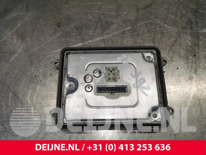 Używane Modułowy reflektor LED Tesla Model S 75D Cena € 72,60 Z VAT oferowane przez van Deijne Onderdelen Uden B.V.