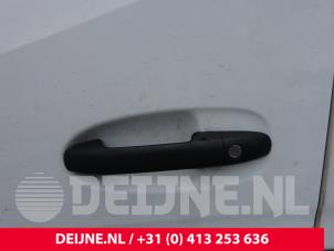 Usados Manija de puerta de 4 puertas izquierda delante Mercedes Sprinter 3,5t (907.6/910.6) 314 CDI 2.1 D RWD Precio € 48,40 IVA incluido ofrecido por van Deijne Onderdelen Uden B.V.