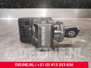 Usados Cerradura de contacto y llave Mercedes Sprinter 3t (906.61) 211 CDI 16V Precio € 242,00 IVA incluido ofrecido por van Deijne Onderdelen Uden B.V.