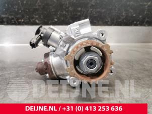 Used High pressure pump Citroen Jumpy 1.6 Blue HDi 95 Price on request offered by van Deijne Onderdelen Uden B.V.