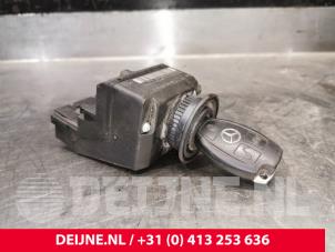 Used Ignition lock + key Mercedes Sprinter 5t (906.63/65) 516 CDI 16V Price on request offered by van Deijne Onderdelen Uden B.V.