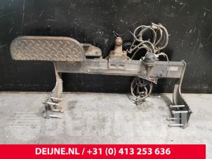 Usagé Attelage (boule de remorquage) Mercedes Sprinter 5t (906.63/65) 516 CDI 16V Prix € 242,00 Prix TTC proposé par van Deijne Onderdelen Uden B.V.