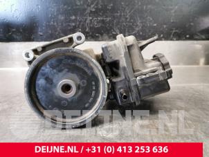 Usados Bomba de dirección asistida Mercedes Sprinter 5t (906.63/65) 516 CDI 16V Precio de solicitud ofrecido por van Deijne Onderdelen Uden B.V.