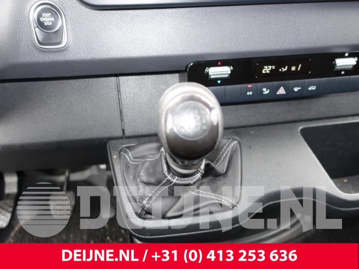 Palanca de cambios de un Mercedes-Benz Sprinter 3,5t (907.6/910.6) 314 CDI 2.1 D RWD 2019