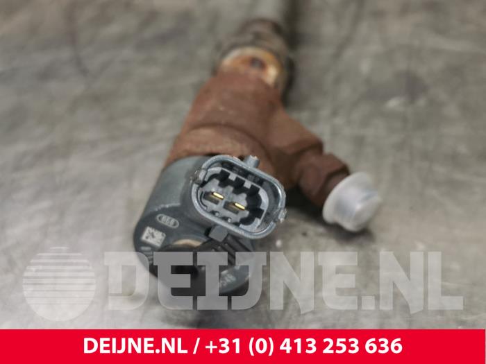 Injector (diesel) from a Fiat Ducato (250) 2.3 D 130 Multijet 2016