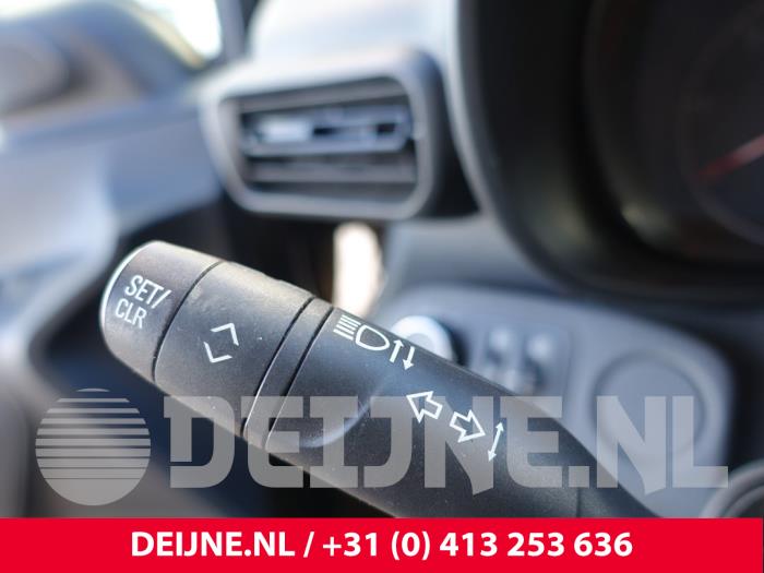Steering column stalk from a Opel Combo Cargo 1.6 CDTI 75 2019