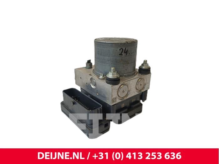Usagé Bloc ABS Opel Combo Cargo 1.6 CDTI 75 Prix € 211,75 Prix TTC proposé par van Deijne Onderdelen Uden B.V.