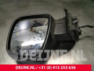 Używane Lusterko zewnetrzne prawe Opel Combo Cargo 1.6 CDTI 75 Cena € 151,25 Z VAT oferowane przez van Deijne Onderdelen Uden B.V.