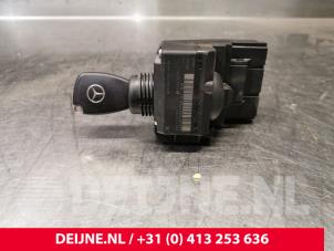 Używane Stacyjka + Kluczyk Mercedes Sprinter 3,5t (906.63) 311 CDI 16V Cena na żądanie oferowane przez van Deijne Onderdelen Uden B.V.
