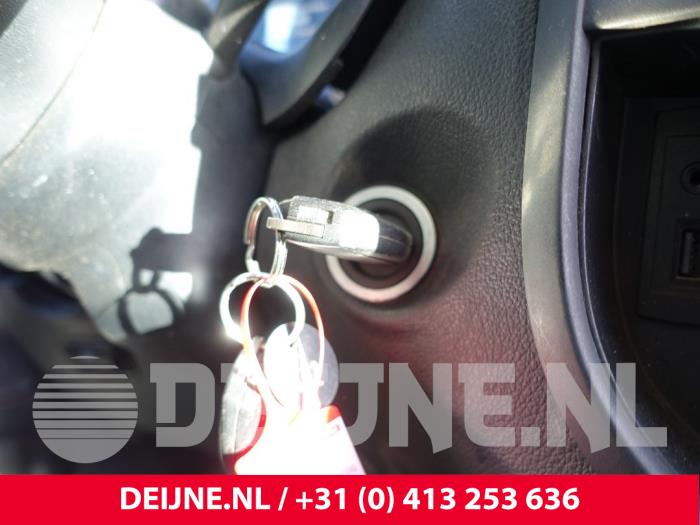 Zündschloss+Schlüssel van een Mercedes-Benz Vito (447.6) 2.2 116 CDI 16V 2016