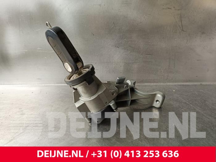 Używane Stacyjka + Kluczyk Iveco New Daily VI 33S15, 35C15, 35S15 Cena € 242,00 Z VAT oferowane przez van Deijne Onderdelen Uden B.V.
