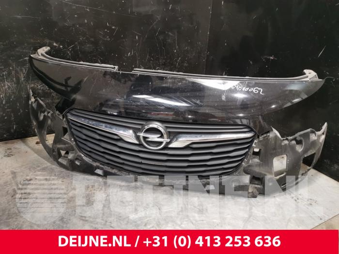 Używane Grill Opel Combo Cargo 1.6 CDTI 75 Cena € 423,50 Z VAT oferowane przez van Deijne Onderdelen Uden B.V.